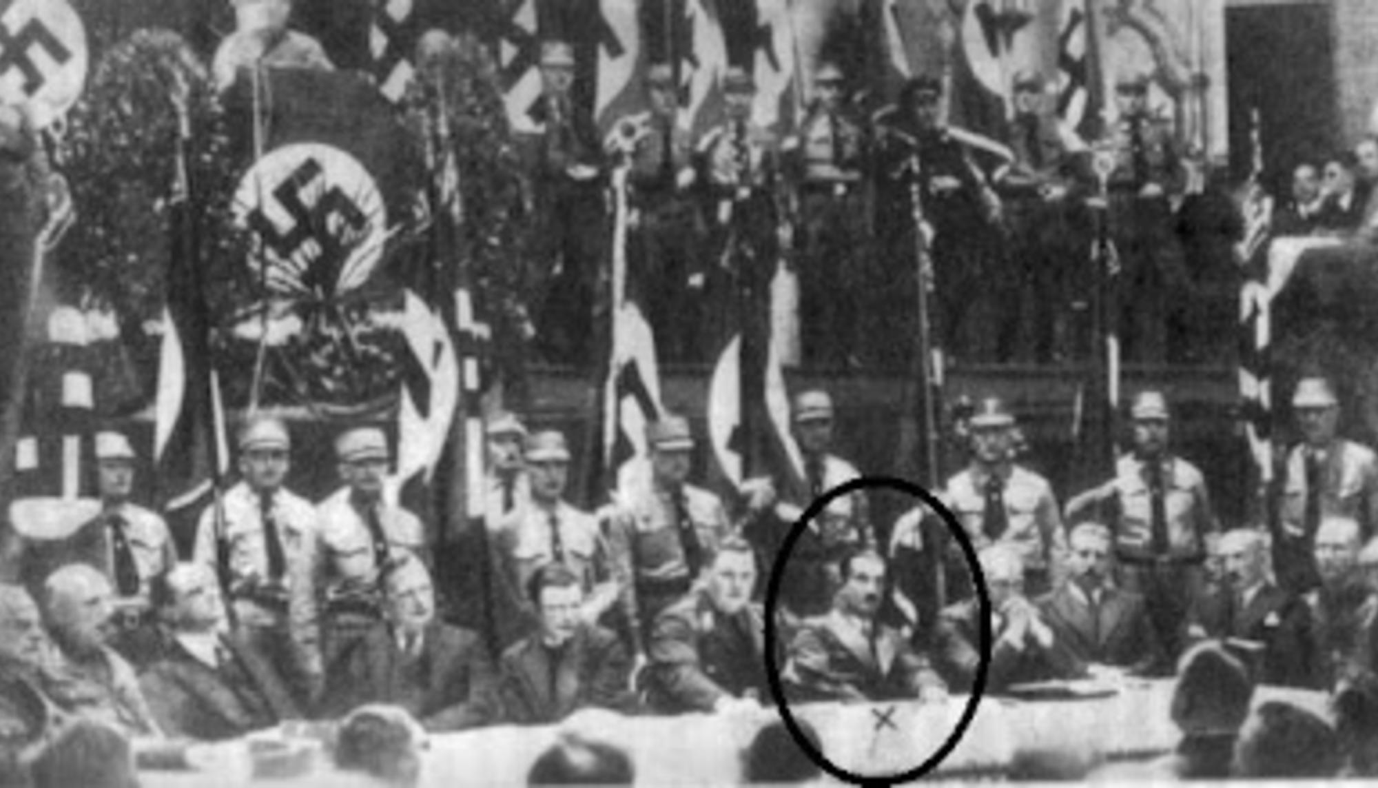 Martin Heidegger en un acto nacionalsocialista